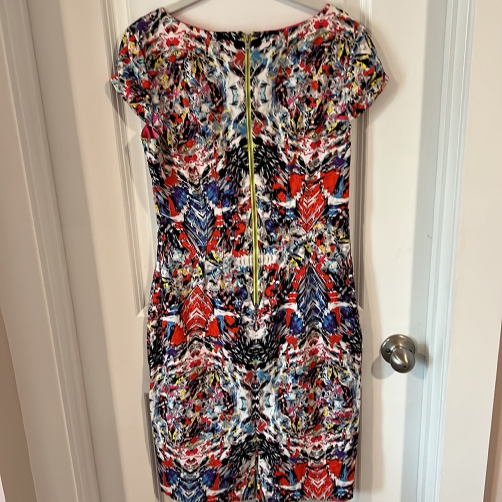 Tahari Kaleidoscope Sheath/ Dress w Fuchsia lining - Picture 3 of 13